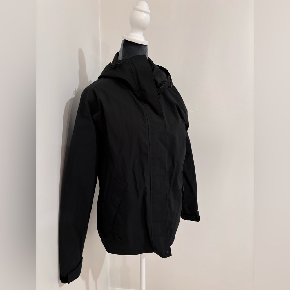 Eastern Mountain Sports Women’s Raincoat Size as